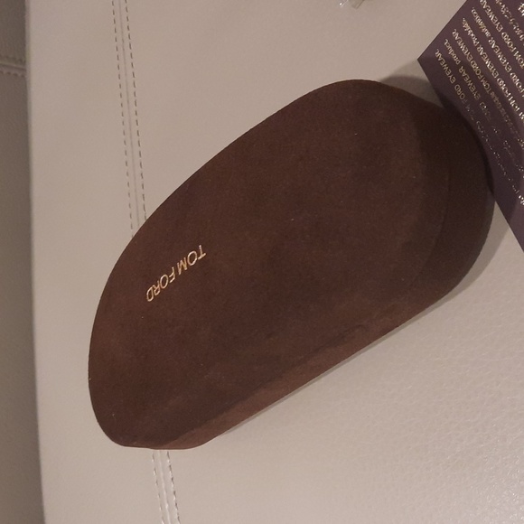 Tom Ford brown glasses case and cloth - Picture 3 of 10